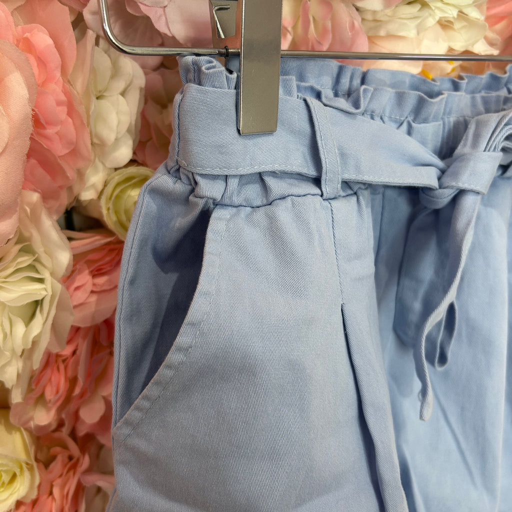 Short uni à noeud