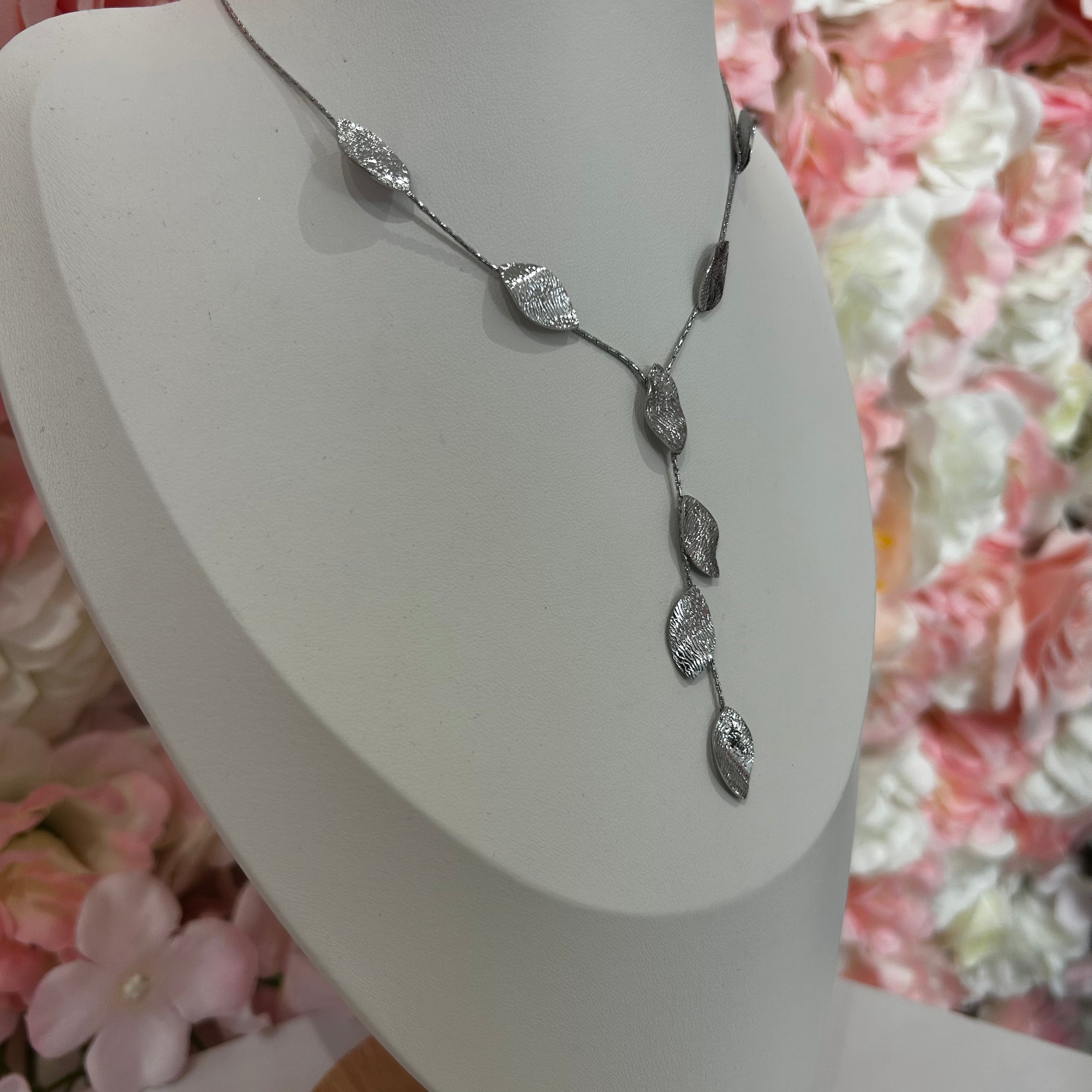 Collier leaf